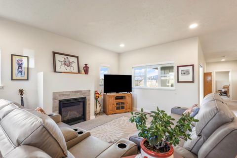 Tiny photo for 742 NE Union Loop, Prineville, OR 97754 (MLS # 220215281)