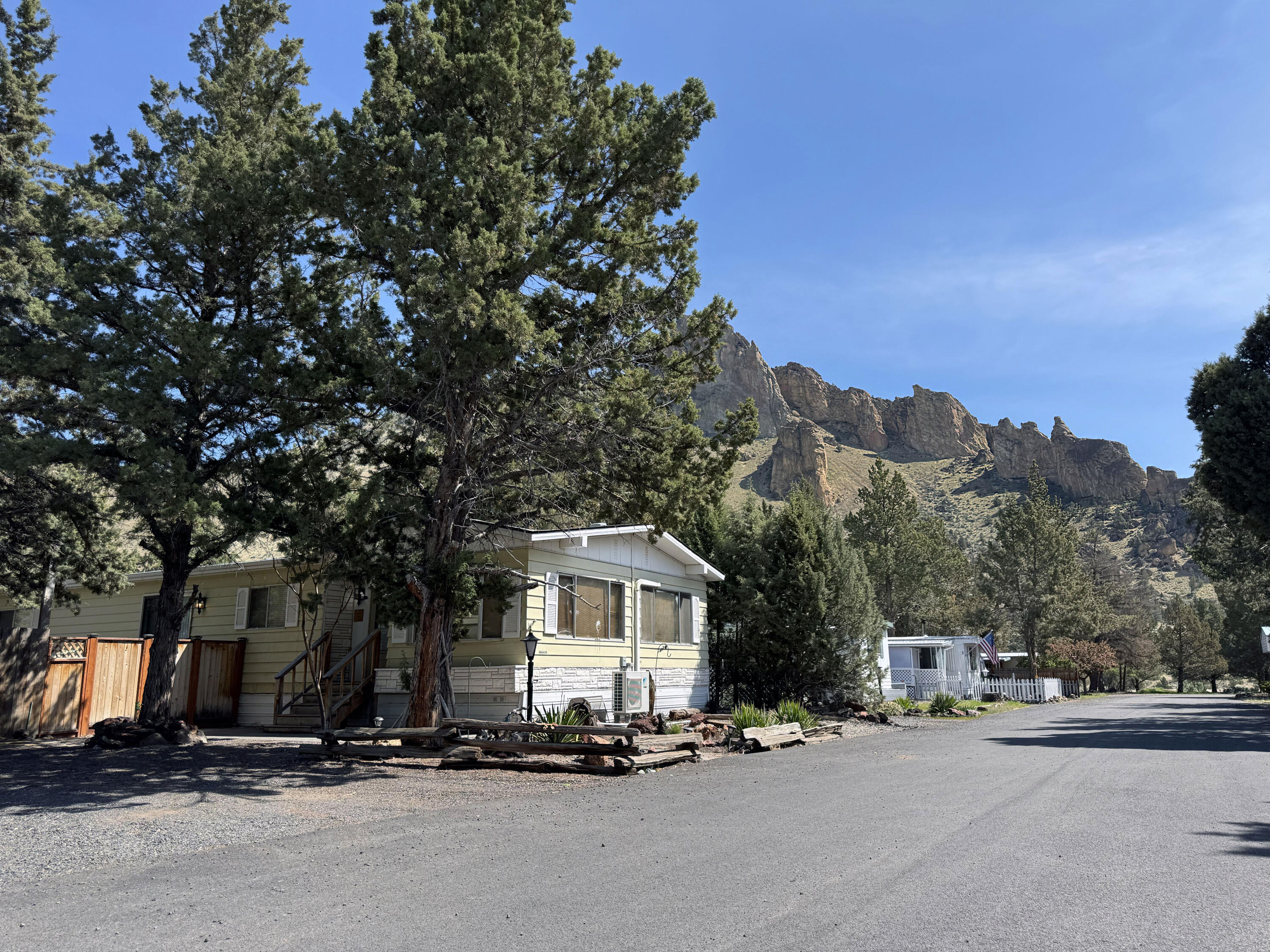 Smith Rock Mobile Pk - Residential