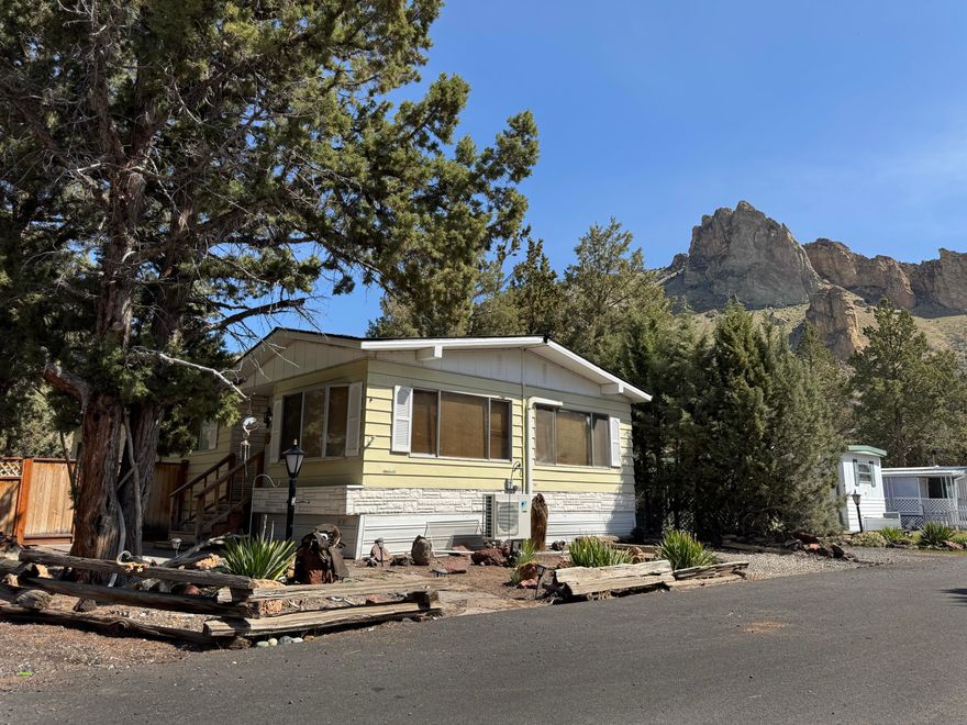 Welcome to this spacious 1978 double-wide manufactured home in the peaceful 55+ community of Smith Rock Mobile Park. Offering 1,440 sq ft of comfortable living space, this home features a large kitchen, a generous living room, and a separate dining area - perfect for entertaining. Both bedrooms include en suites, providing convenience and privacy. Step outside to a fenced backyard where you'll enjoy breathtaking, park views of iconic Smith Rock and surrounding scenic High Desert formations.
Experience quiet, relaxed living with stunning natural beauty right in your own backyard!