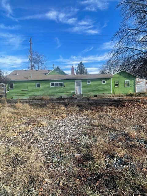 Tiny photo for 1512 Summers Lane, Klamath Falls, OR 97603 (MLS # 220212952)