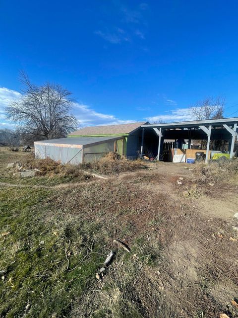 Tiny photo for 1512 Summers Lane, Klamath Falls, OR 97603 (MLS # 220212952)