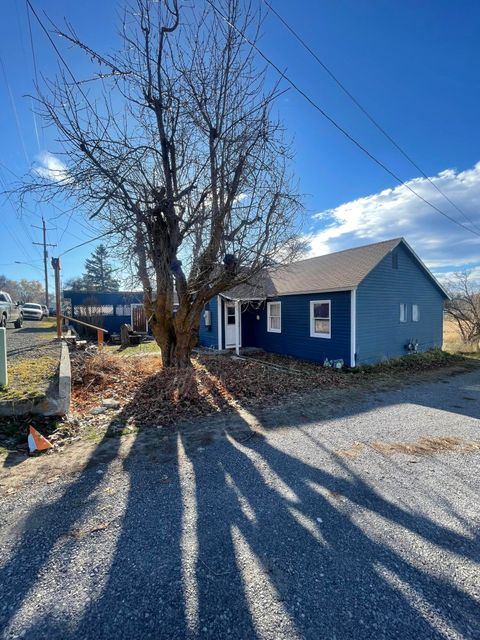 Tiny photo for 1512 Summers Lane, Klamath Falls, OR 97603 (MLS # 220212952)