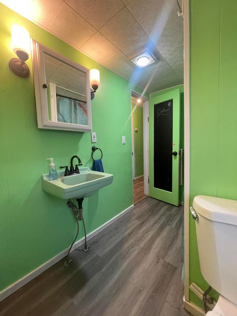 Tiny photo for 1512 Summers Lane, Klamath Falls, OR 97603 (MLS # 220212952)