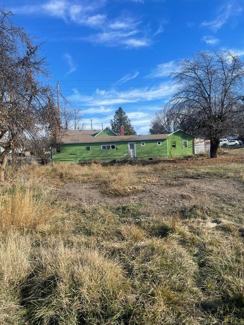 Tiny photo for 1512 Summers Lane, Klamath Falls, OR 97603 (MLS # 220212952)