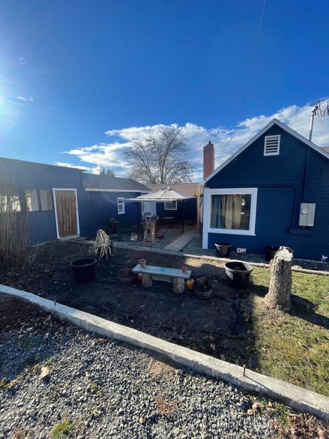 Tiny photo for 1512 Summers Lane, Klamath Falls, OR 97603 (MLS # 220212952)