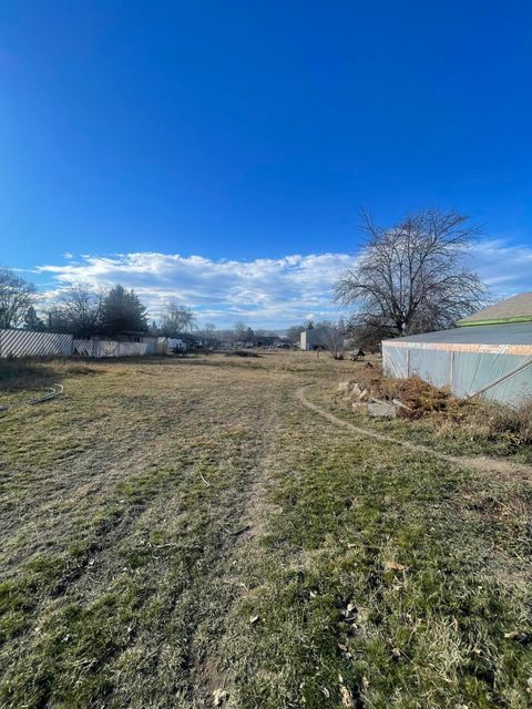 Tiny photo for 1512 Summers Lane, Klamath Falls, OR 97603 (MLS # 220212952)