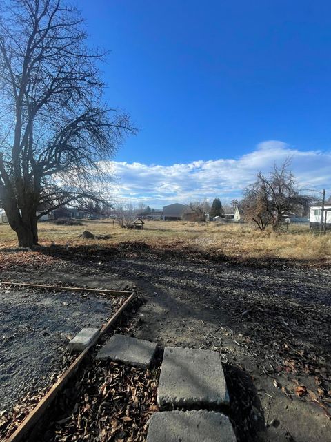 Tiny photo for 1512 Summers Lane, Klamath Falls, OR 97603 (MLS # 220212952)