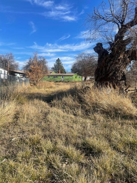 Tiny photo for 1512 Summers Lane, Klamath Falls, OR 97603 (MLS # 220212952)