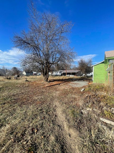 Tiny photo for 1512 Summers Lane, Klamath Falls, OR 97603 (MLS # 220212952)