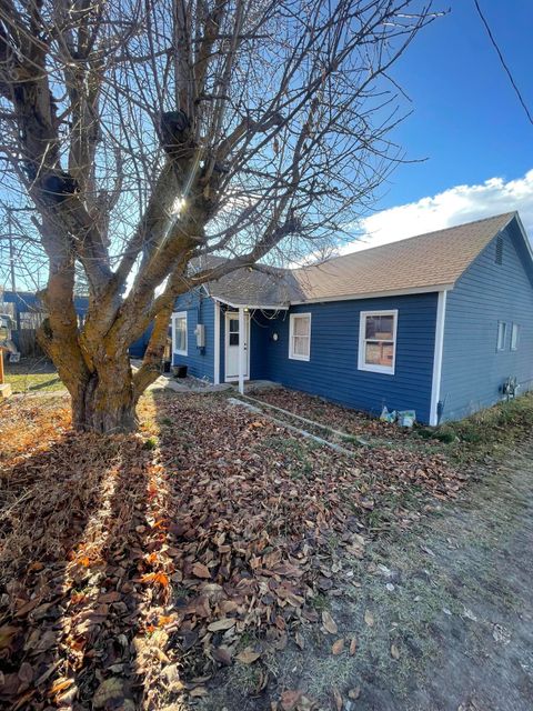 Tiny photo for 1512 Summers Lane, Klamath Falls, OR 97603 (MLS # 220212952)