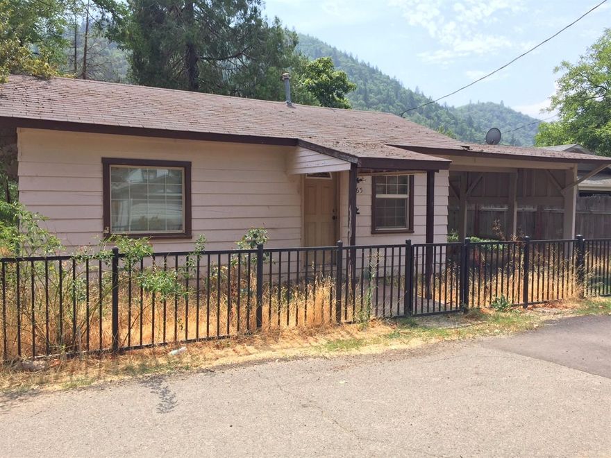 Do you love to fish? Well here is a budget conscious property that just needs to be cleaned up and you are ready to walk down to the Rogue River and Fish your little heart out. Or, just want to float around for an afternoon of sweltering heat cooling off in the river? You can do that too. The home needs love and TLC, the owner is motivated and is willing to carry with a considerable amount down for the right buyer. Don't forget to check out the deck over the river and picture yourself having a BBQ with Family and Friends! All information Deemed accurate, Buyer to perform their own due diligence. No commissions will be paid on seller concessions if any.