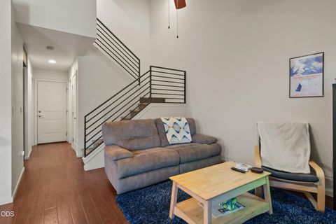 Tiny photo for 37 N Mountain Avenue, Ashland, OR 97520 (MLS # 220225105)