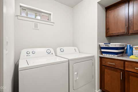 Tiny photo for 37 N Mountain Avenue, Ashland, OR 97520 (MLS # 220225105)