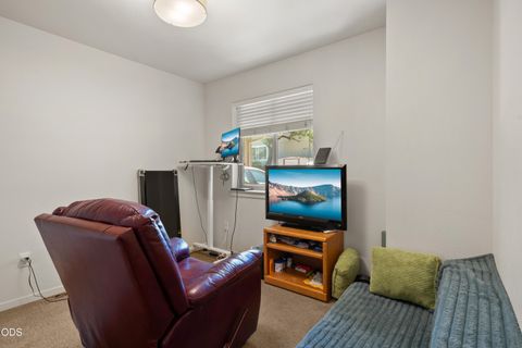 Tiny photo for 37 N Mountain Avenue, Ashland, OR 97520 (MLS # 220225105)