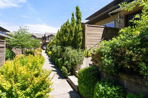 Tiny photo for 37 N Mountain Avenue, Ashland, OR 97520 (MLS # 220225105)