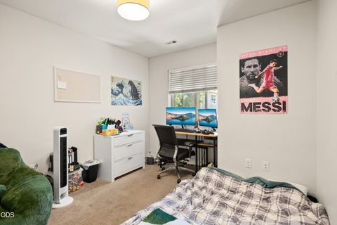 Tiny photo for 37 N Mountain Avenue, Ashland, OR 97520 (MLS # 220225105)