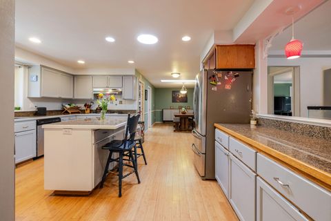 Tiny photo for 20570 Whitehaven Lane, Bend, OR 97702 (MLS # 220221157)
