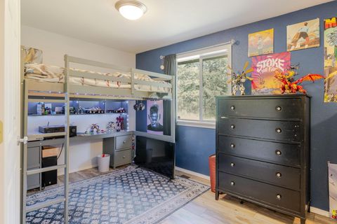 Tiny photo for 20570 Whitehaven Lane, Bend, OR 97702 (MLS # 220221157)