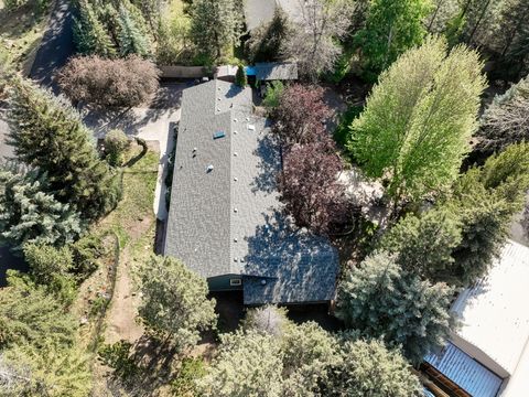 Tiny photo for 20570 Whitehaven Lane, Bend, OR 97702 (MLS # 220221157)