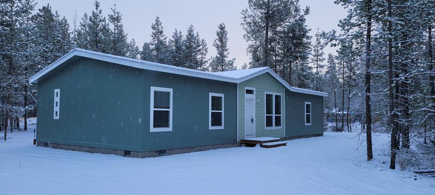 Are you looking for room to roam? This could be it! New Palm Harbor home sits on 1.06 acres. Large open light and bright living area, large kitchen island is great for entertaining, walk-in pantry, stainless appliances, tile backsplash, and lots of cupboard space. Primary bedroom with walk in closet and is separate from other bedrooms. Primary bathroom has large walk-in shower, separate commode area and plenty of storage. Laundry room is off the kitchen with back door to access the back of the property. There is plenty of room to build a shop/ garage. This home is just minutes to the Little Deschutes River and only one lot away from the paved road.