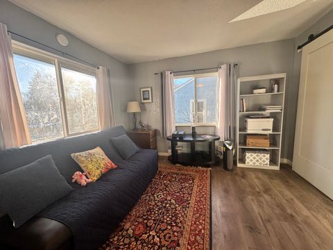 Tiny photo for 2427 Applegate Avenue, Klamath Falls, OR 97601 (MLS # 220213826)