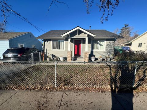 Tiny photo for 2427 Applegate Avenue, Klamath Falls, OR 97601 (MLS # 220213826)