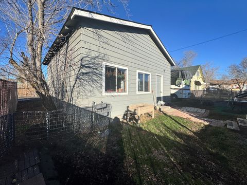 Tiny photo for 2427 Applegate Avenue, Klamath Falls, OR 97601 (MLS # 220213826)