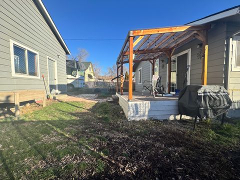 Tiny photo for 2427 Applegate Avenue, Klamath Falls, OR 97601 (MLS # 220213826)