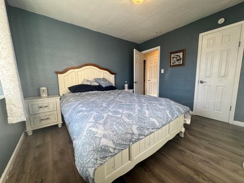 Tiny photo for 2427 Applegate Avenue, Klamath Falls, OR 97601 (MLS # 220213826)