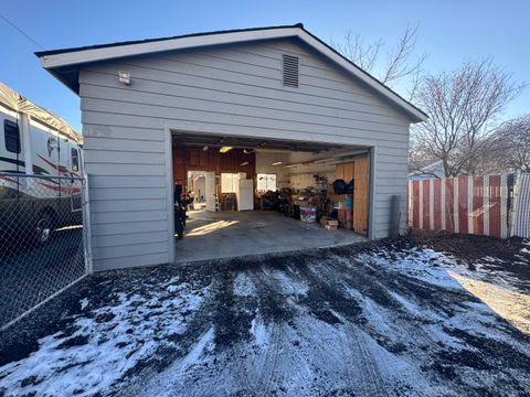 Tiny photo for 2427 Applegate Avenue, Klamath Falls, OR 97601 (MLS # 220213826)