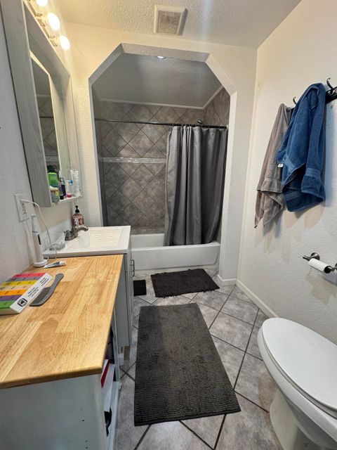 Tiny photo for 2427 Applegate Avenue, Klamath Falls, OR 97601 (MLS # 220213826)