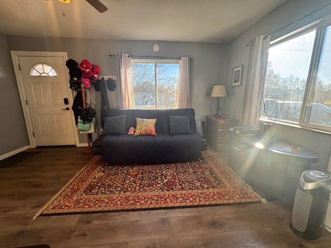 Tiny photo for 2427 Applegate Avenue, Klamath Falls, OR 97601 (MLS # 220213826)