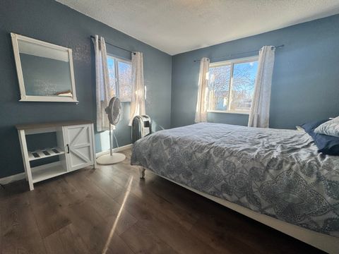 Tiny photo for 2427 Applegate Avenue, Klamath Falls, OR 97601 (MLS # 220213826)