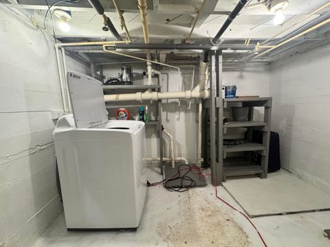 Tiny photo for 2427 Applegate Avenue, Klamath Falls, OR 97601 (MLS # 220213826)