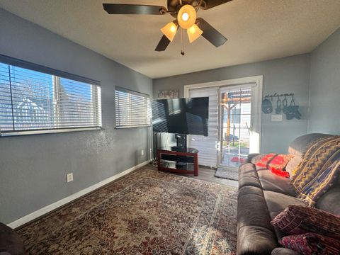 Tiny photo for 2427 Applegate Avenue, Klamath Falls, OR 97601 (MLS # 220213826)