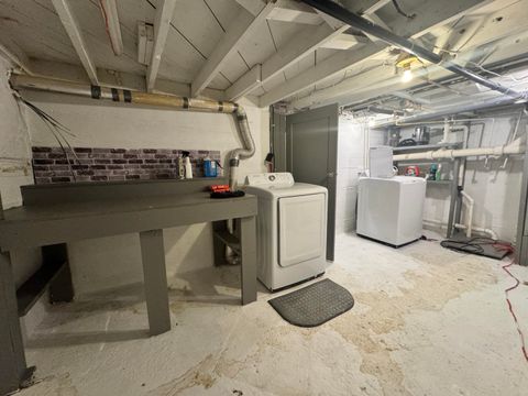 Tiny photo for 2427 Applegate Avenue, Klamath Falls, OR 97601 (MLS # 220213826)