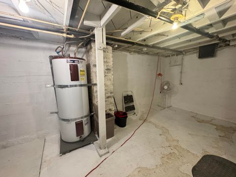 Tiny photo for 2427 Applegate Avenue, Klamath Falls, OR 97601 (MLS # 220213826)