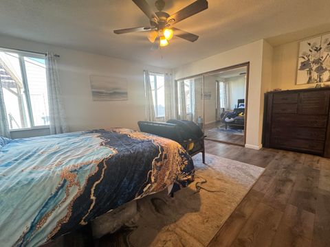 Tiny photo for 2427 Applegate Avenue, Klamath Falls, OR 97601 (MLS # 220213826)