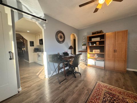 Tiny photo for 2427 Applegate Avenue, Klamath Falls, OR 97601 (MLS # 220213826)