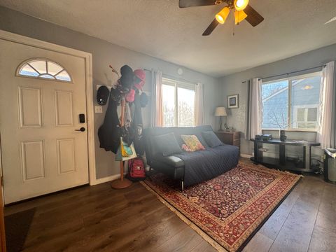 Tiny photo for 2427 Applegate Avenue, Klamath Falls, OR 97601 (MLS # 220213826)