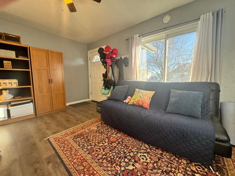 Tiny photo for 2427 Applegate Avenue, Klamath Falls, OR 97601 (MLS # 220213826)