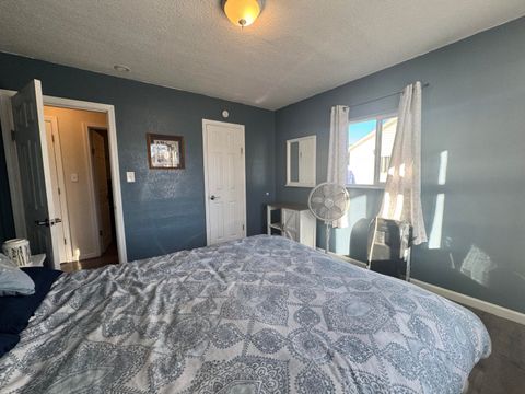 Tiny photo for 2427 Applegate Avenue, Klamath Falls, OR 97601 (MLS # 220213826)
