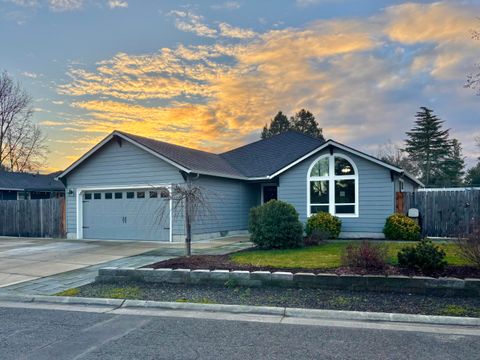 Photo of 166 Nadine Lane, Central Point, OR 97502 (MLS # 220214259)