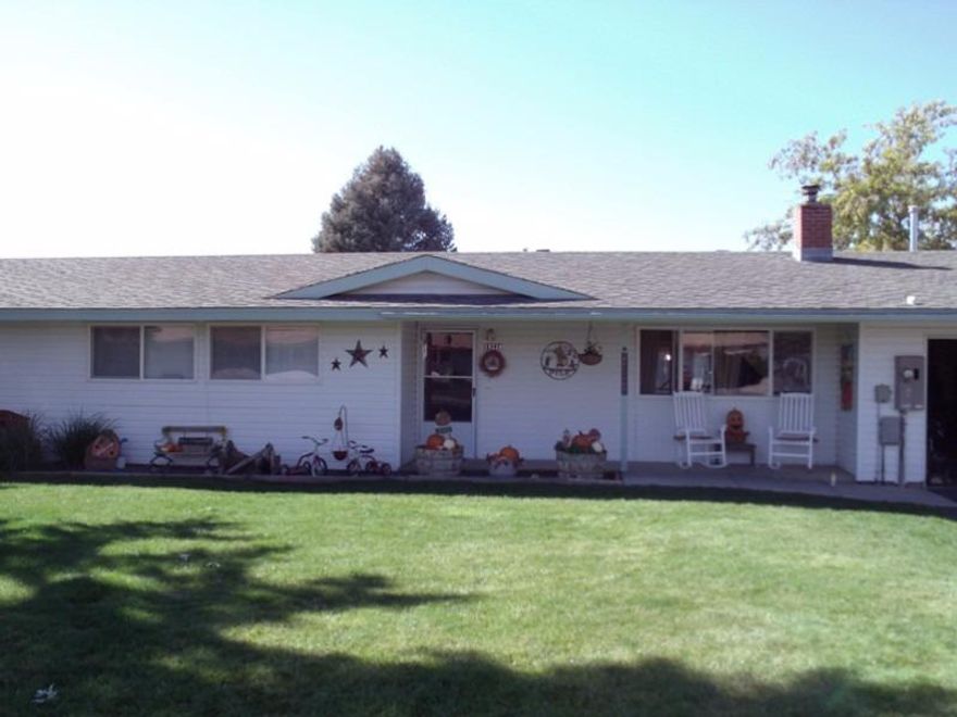 Nicely maintained condo in Falcon Heights Subdivision. Nice floor plan. Fenced backyard with raised stone flower beds. Inground sprinklers in the front yard. Front yard maintenance provided by HOA. Attached one car garage with paved parking. Shed, swing set and dog kennel are included in sale.