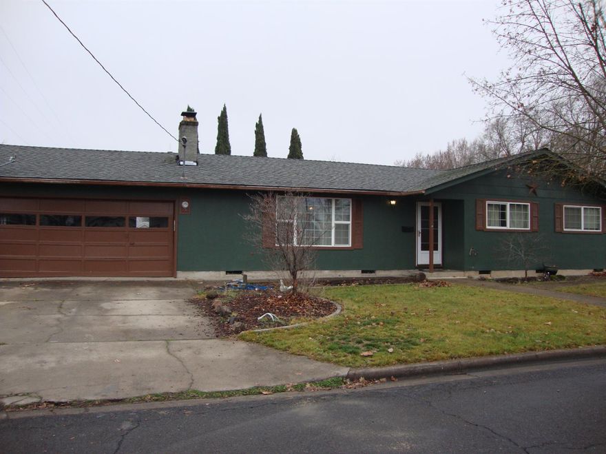 Nice 3 bedroom 1 1/2 bath single level home would be an investment opportunity or for the first time home buyer. Home features new HVAC system,newer roof, brick fire place with built in book shelves. Large .24 lot, covered patio,fenced area dog run and lots of extra room for gardening or entertaining, double pane windows, fresh exterior paint. Home sits at the end of street with low traffic area.