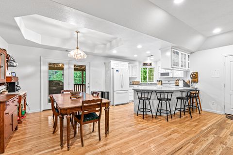 Tiny photo for 419 Idlewild Drive, Cave Junction, OR 97523 (MLS # 220213310)