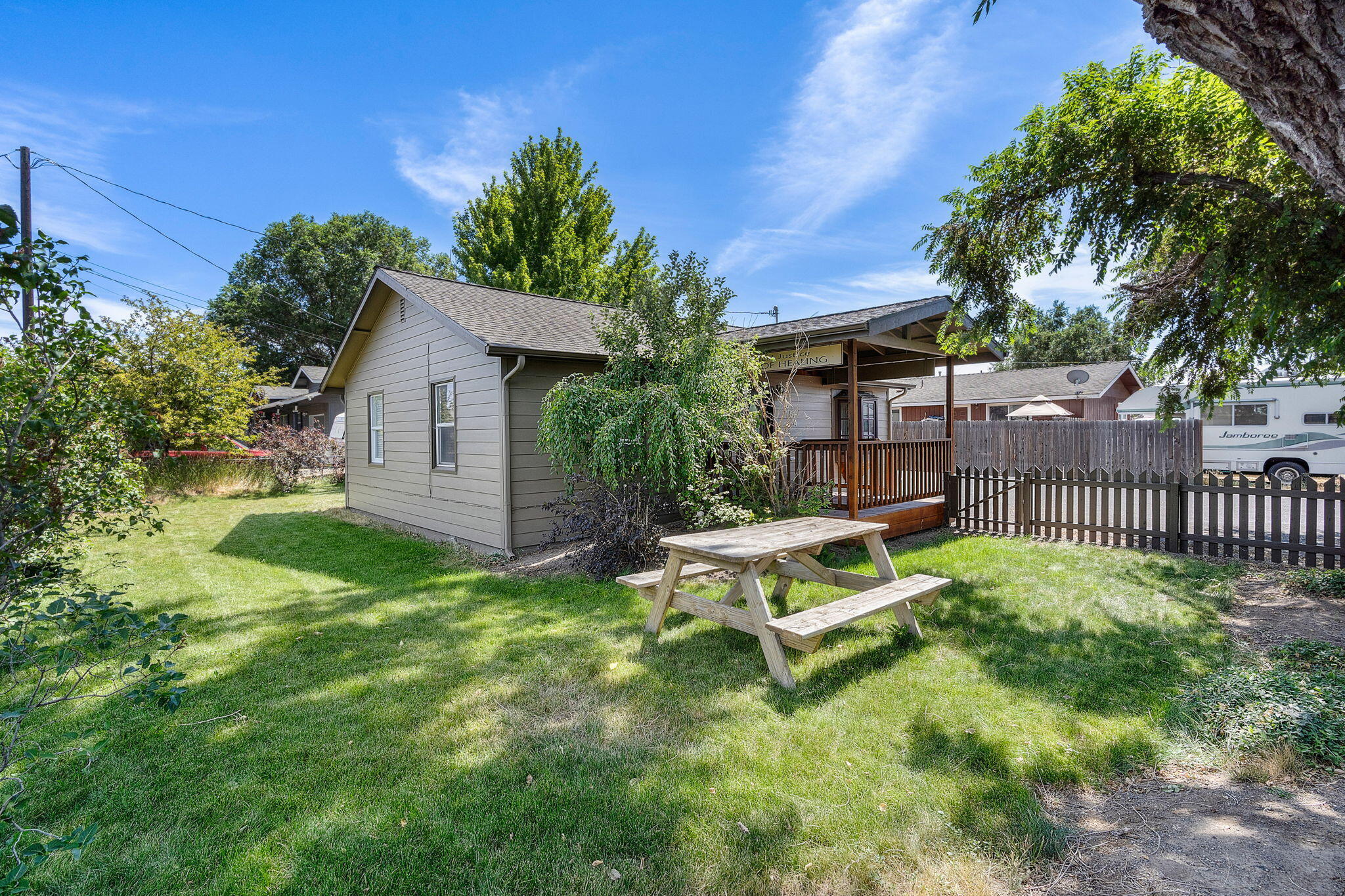 654 NW 4th Street