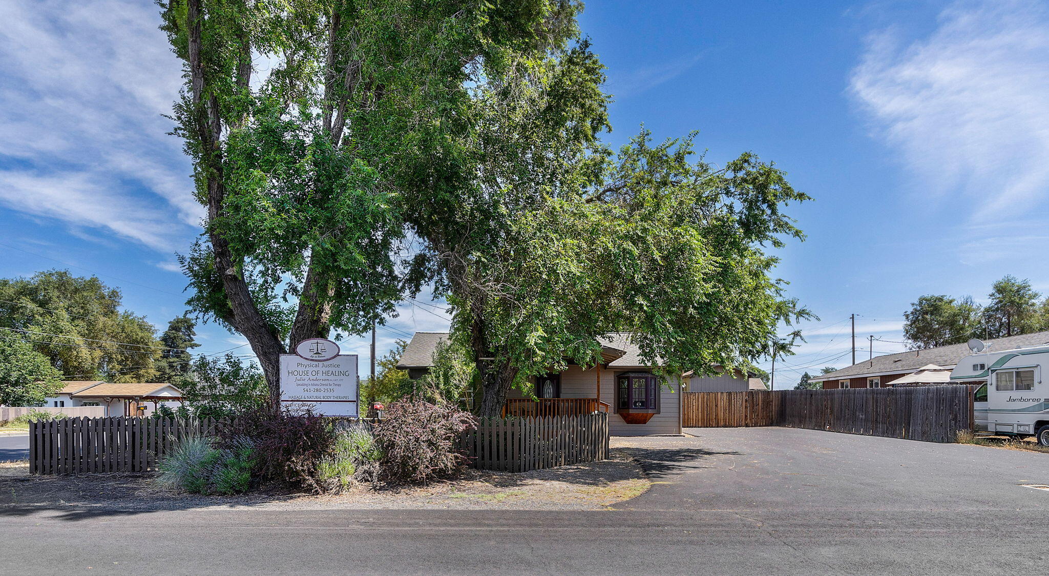 654 NW 4th Street