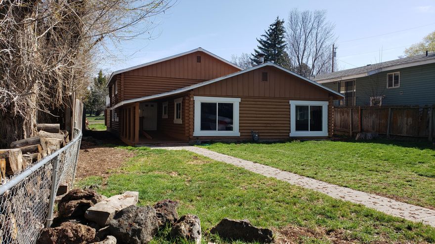 Nicely refurbished 3 bed 2 bath log home with 2 car attached garage in a great location very close to Harbor Links Golf Course, OIT, Hospital, Klamath Lake, Moore Park, etc. Large living room, big family room with wet bar, deck over the garage, shop area also in garage, office or craft room, fenced.