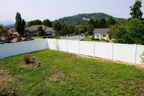 Tiny photo for 212 Wagon Wheel Drive, Grants Pass, OR 97527 (MLS # 220213080)